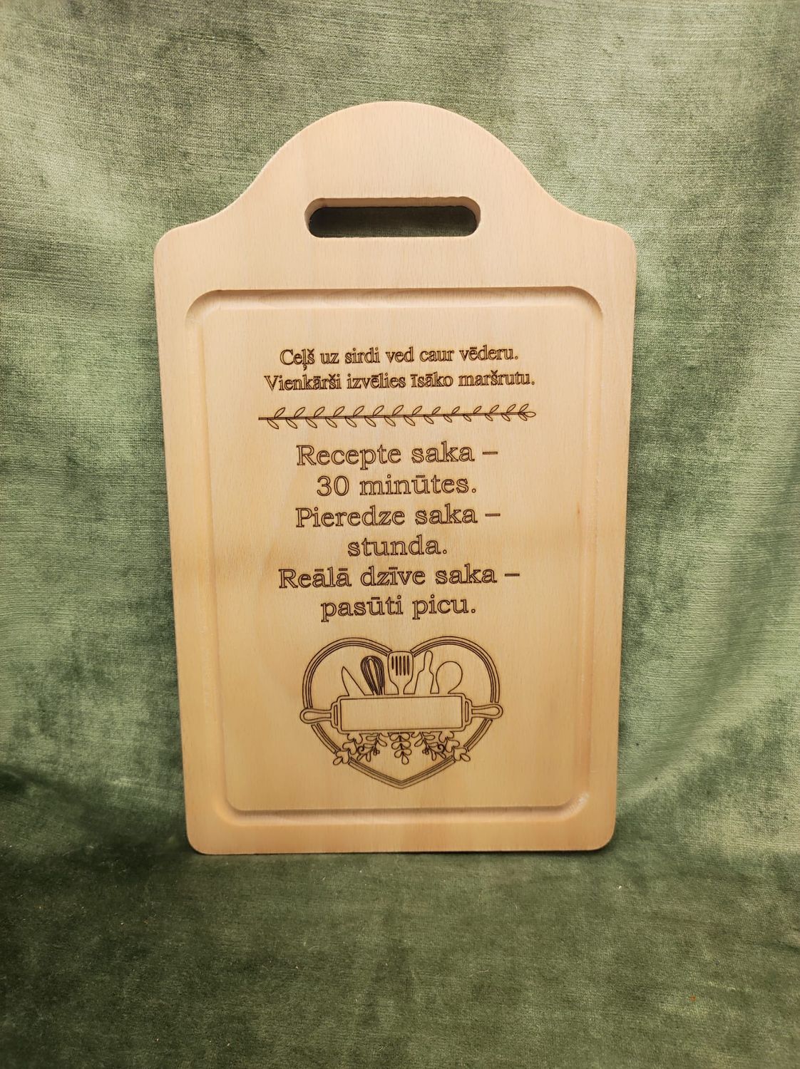 Virtuves dēlis ''Ceļš uz sirdi ved caur vēderu''