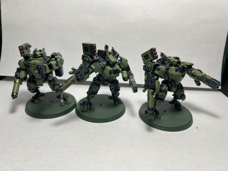 TAU T&#39;AU XV8 Crisis Battlesuit Team USED WARHAMMER 40K