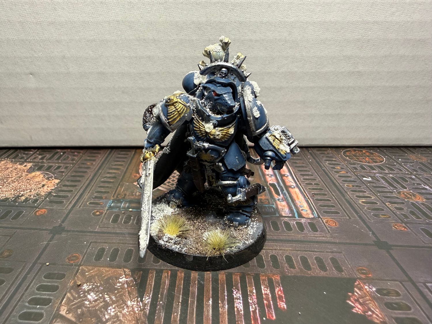 USED WARHAMMER 40K GRAVIS CAPTAIN