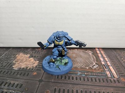 USED WARHAMMER 40K SPACE MARINE Captain