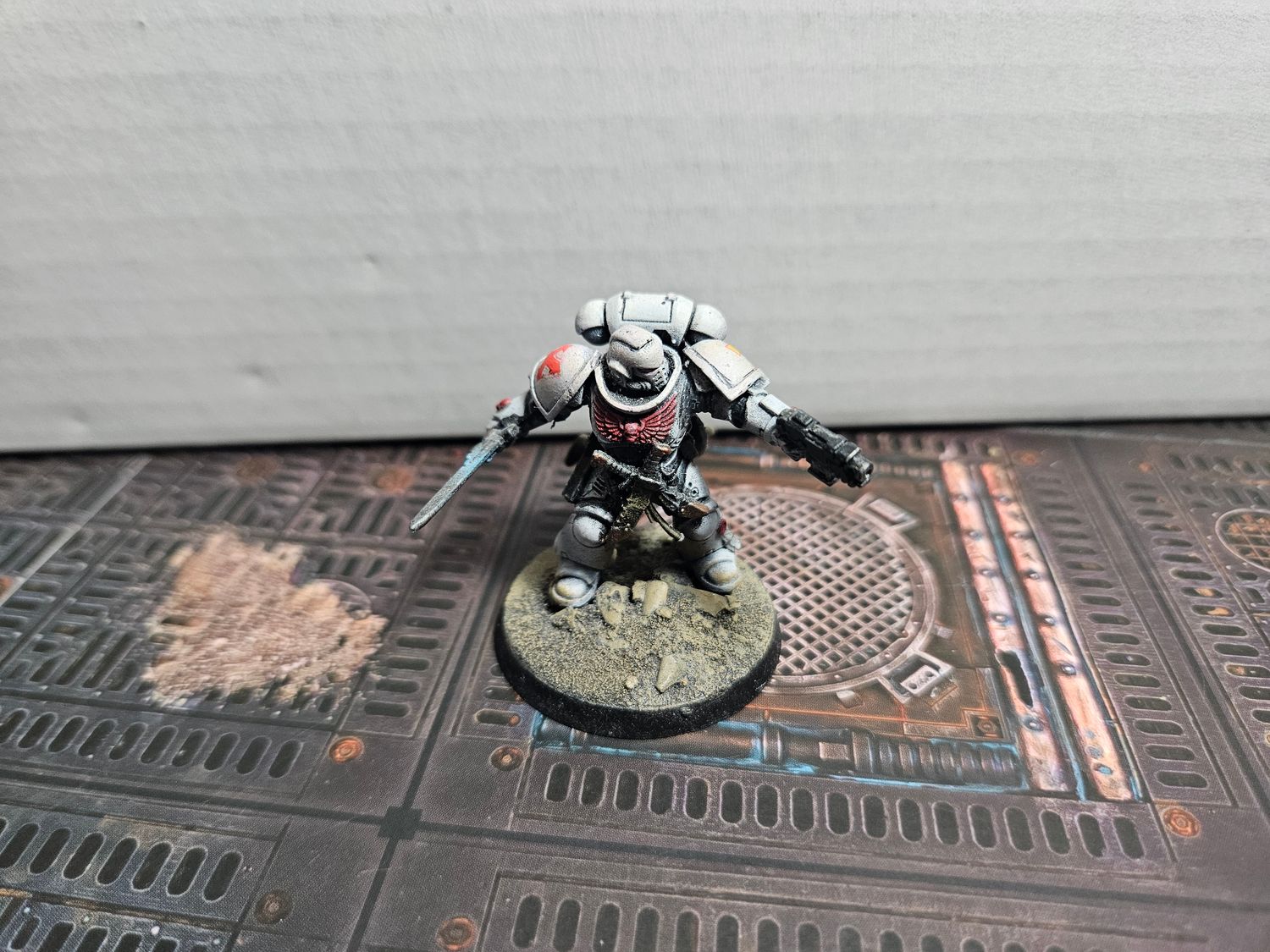 USED SPACEMARINE Lieutenant with power weapon