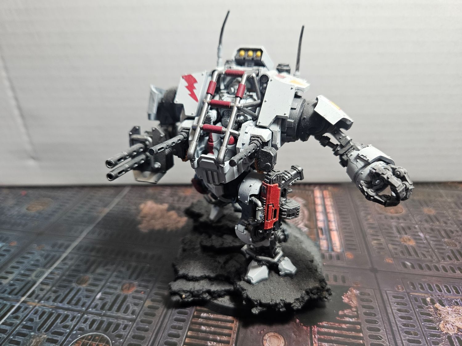 USED SPACEMARINE Invictor Tactical Warsuit