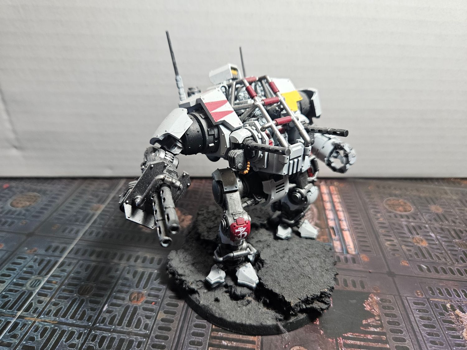 USED SPACEMARINE Invictor Tactical Warsuit