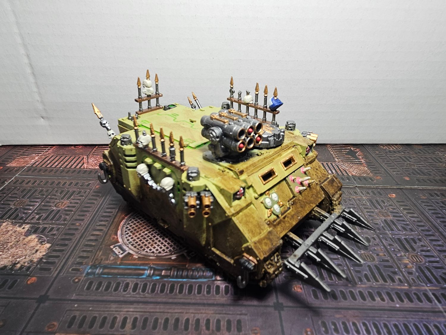 USED WARHAMMER DEATH GUARD: chaos rhino