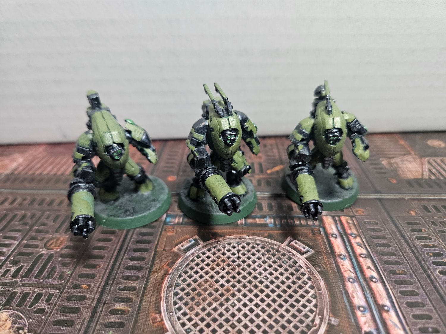 USED WARHAMMER TAU: Stealth suits
