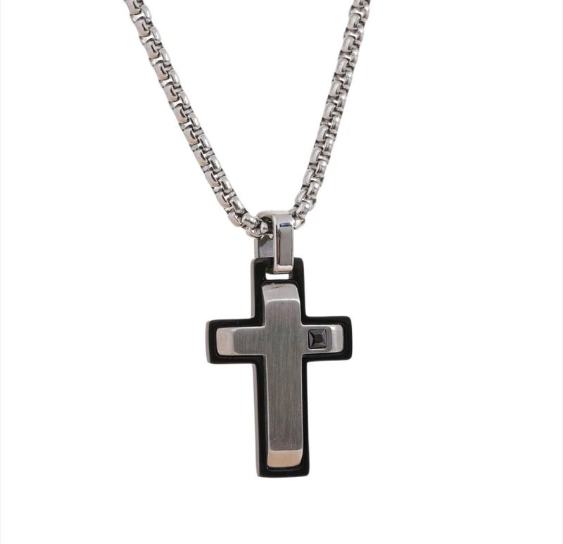 Catrin 3D Cross Necklace