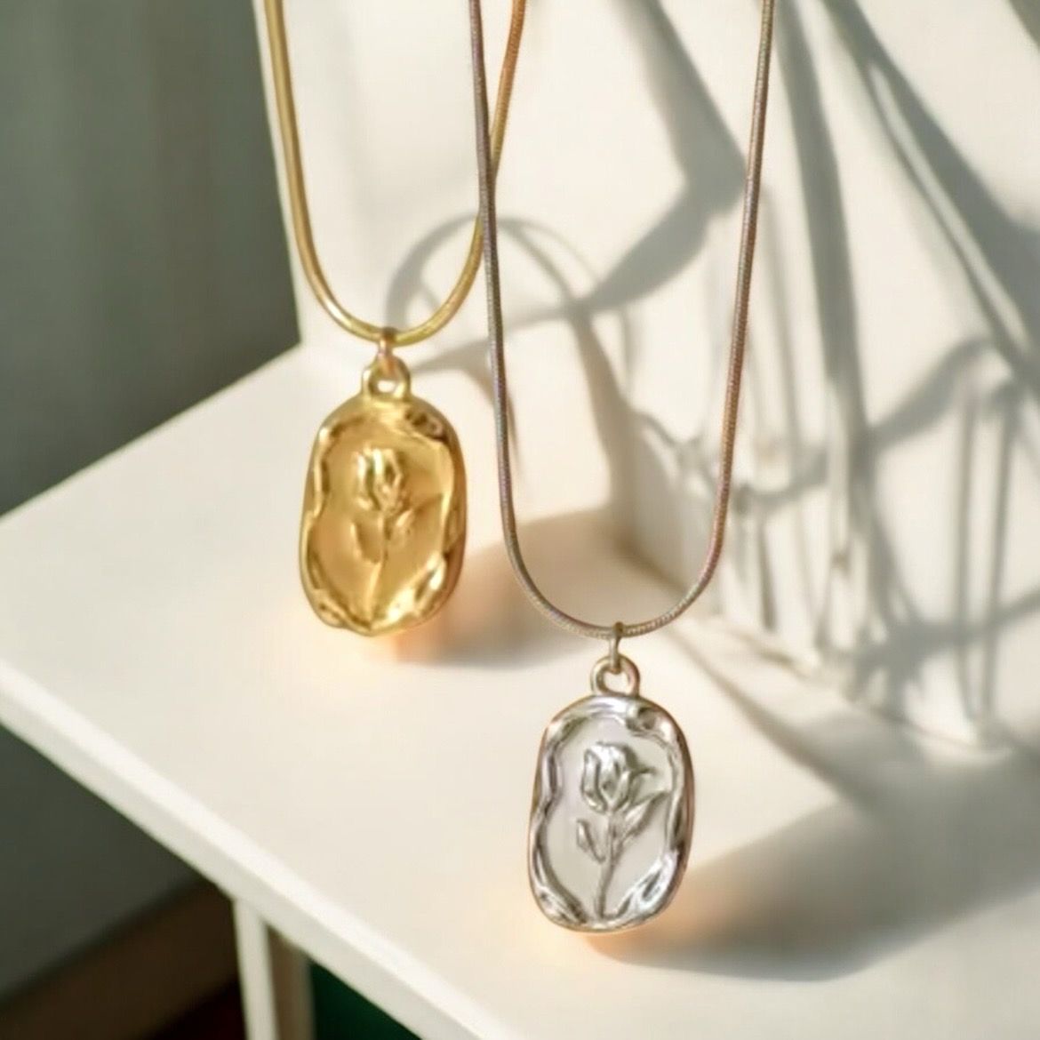 Tulip Imprint Necklace