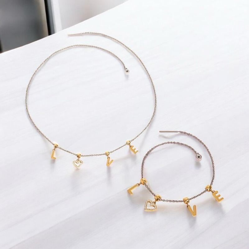 Amor Dorado Necklace and Bracelet Set