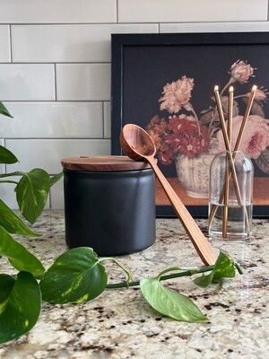 Boutique Olive canister w/wood lid & scoop