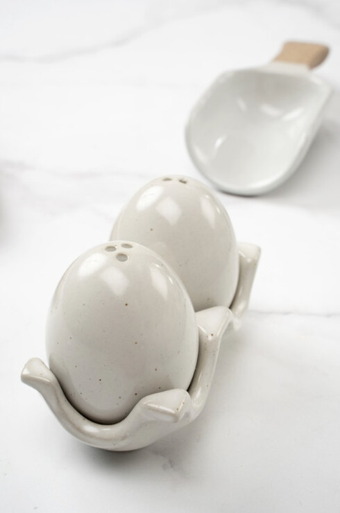 Egg Salt & Pepper Shaker