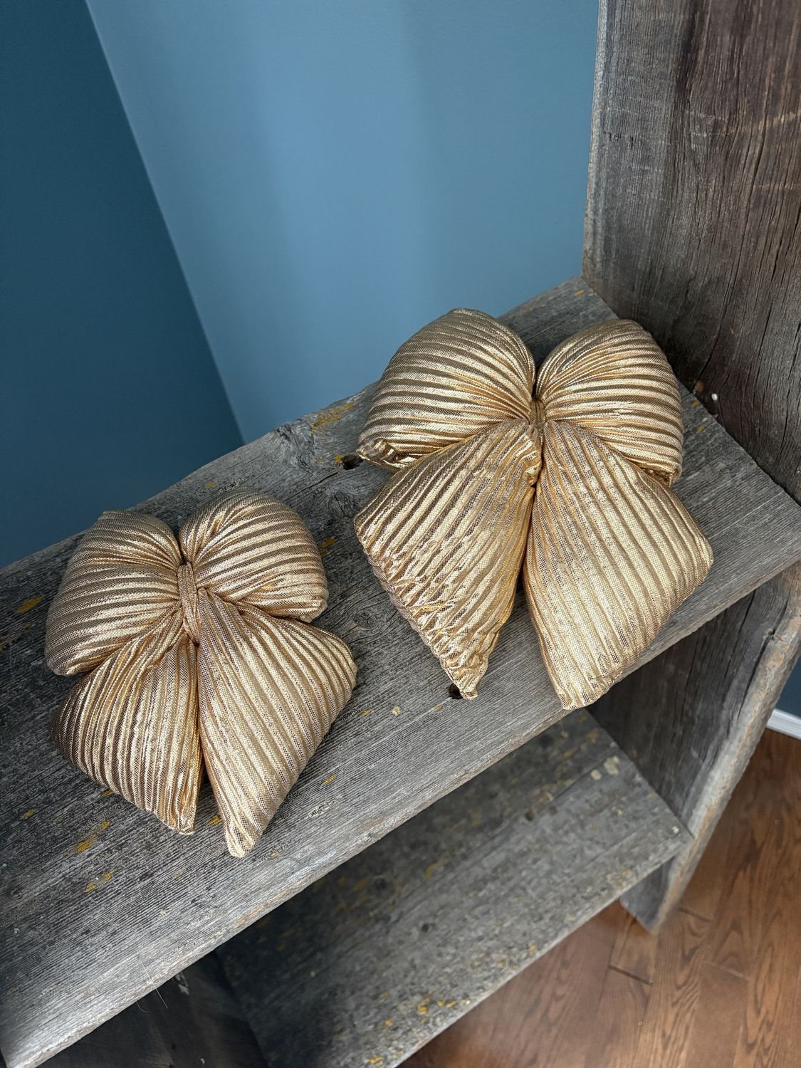 Velvet Pleated Gold  Bows | Large