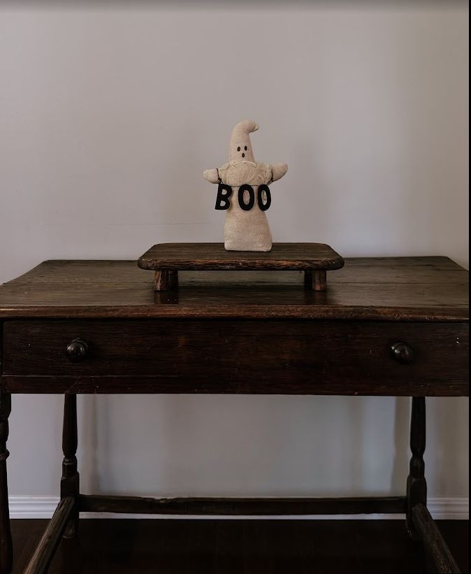 Standing Ghost w/Banner