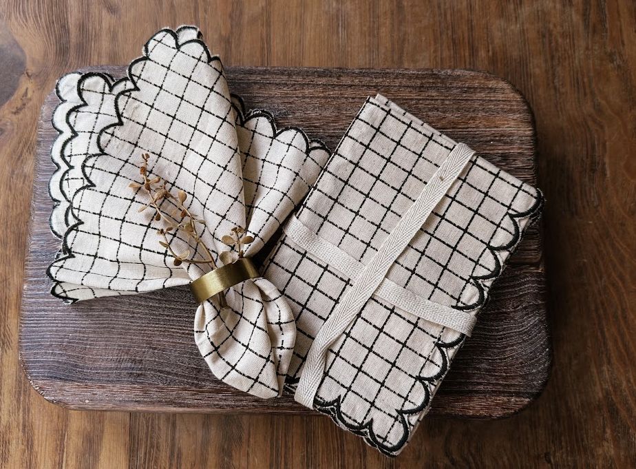 Check/Scalloped Napkins-Black | Set of 4