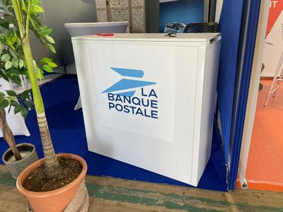 Borne d'accueil blanc (stand - salon - foire...)