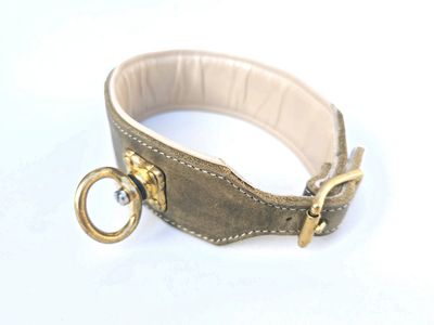 Blood tracking collar olive cream