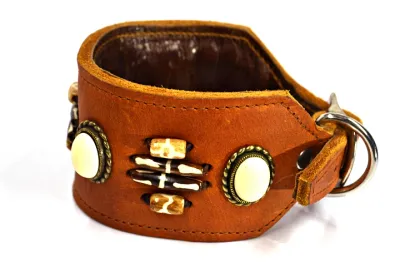 Sighthound collar | Canada | cognac | pearls Sighthound collar | Canada | cognac | pearls