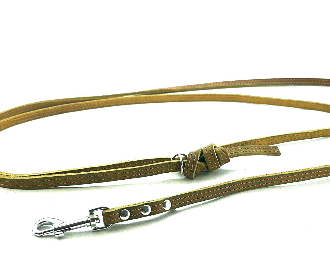 Shoulder leash in olive oiled leather, 1 cm wide, with orange stitching