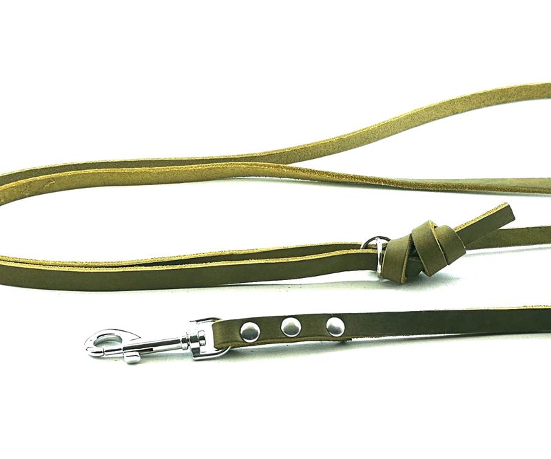 Shoulder leash in olive oiled leather, 1 cm wide, without stitching