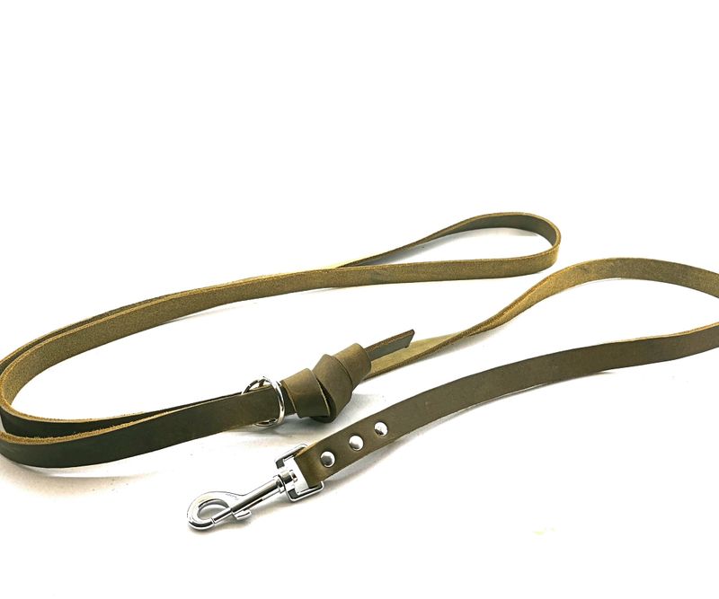 Shoulder leash in olive oiled leather, 2 cm wide, without stitching