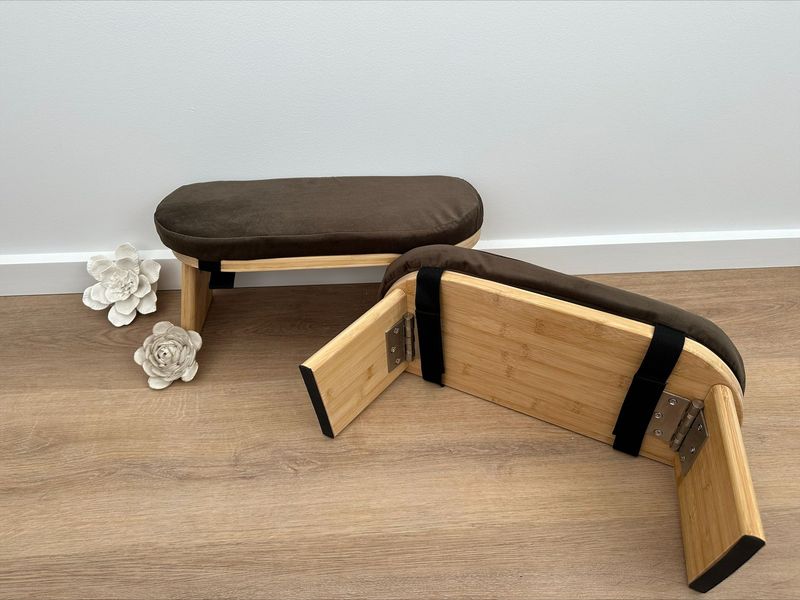 Folding meditation stool with cushion