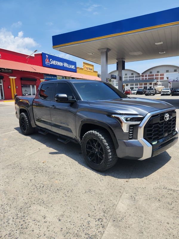 TOYOTA TUNDRA SR5 PREMIUM MODELO 2022