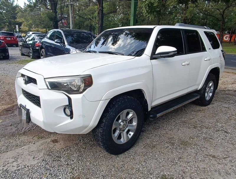 TOYOTA 4RUNNER MODELO 2018 AUTOMÁTICA 4x4