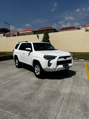 TOYOTA 4RUNNER SR5 MODELO 2021 AUTOMÁTICA