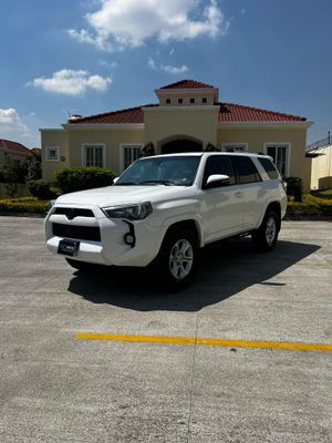 TOYOTA 4RUNNER SR5 MODELO 2021 AUTOMÁTICA