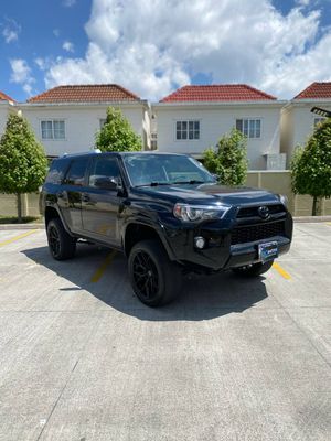 TOYOTA 4RUNNER SR5 4x4 MODELO 2015 AUTOMÁTICA DE 3 FILAS