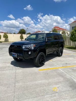 TOYOTA 4RUNNER SR5 4x4 MODELO 2015 AUTOMÁTICA DE 3 FILAS