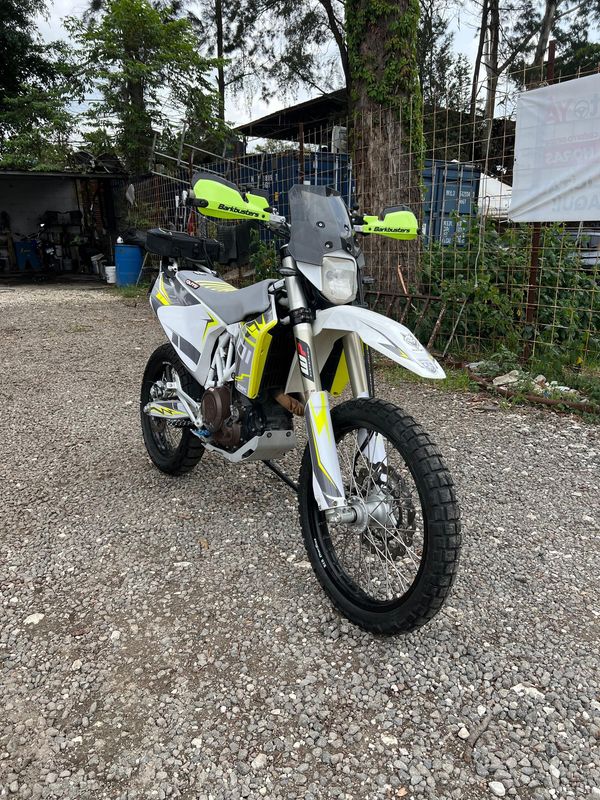 HUSQVARINA 701 MODELO 2016 DE AGENCIA
