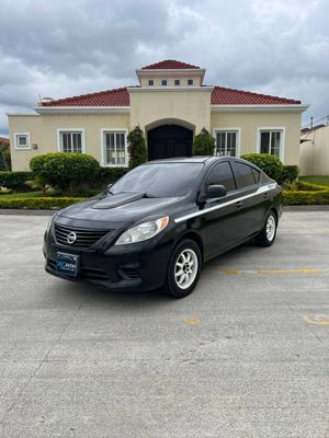 NISSAN VERSA RS MODELO 2012 SEDAN MECÁNICO