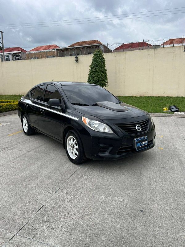 NISSAN VERSA RS MODELO 2012 SEDAN MECÁNICO