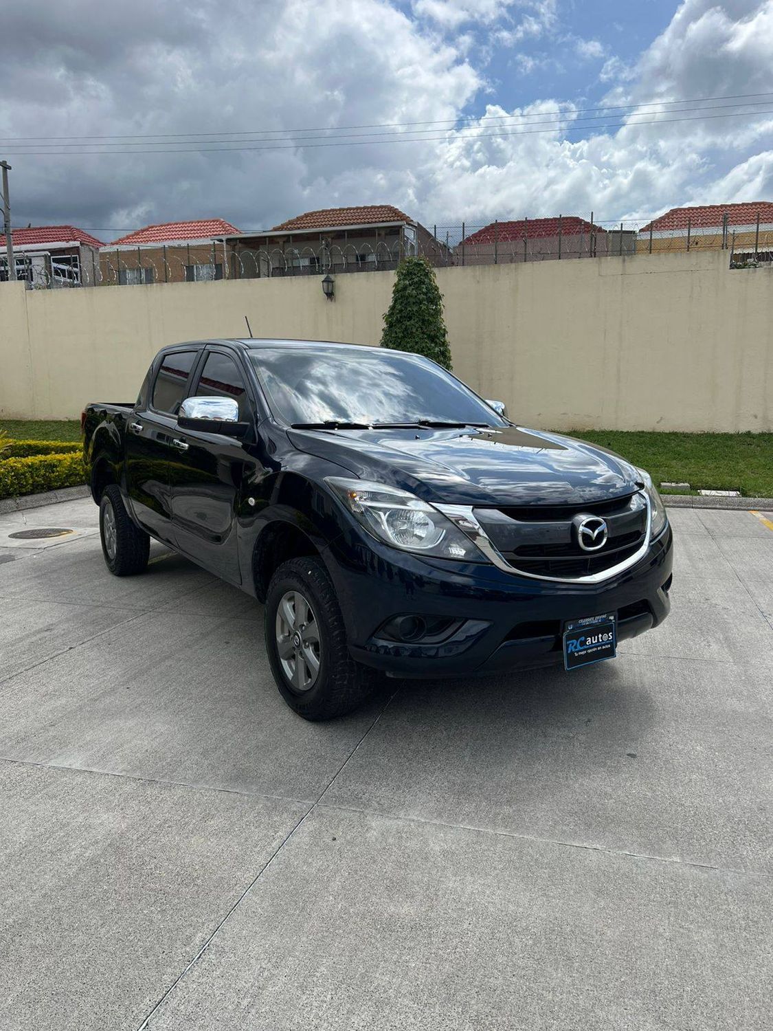 MAZDA BT50 MECÁNICO 4X4 MODELO 2022
