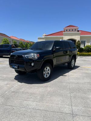 TOYOTA 4RUNNER SR5 4x4 MODELO 2015 AUTOMÁTICA DE 3 FILAS