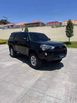TOYOTA 4RUNNER SR5 4x4 MODELO 2015 AUTOMÁTICA DE 3 FILAS