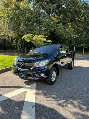 MAZDA BT50 MECÁNICO 4X4 MODELO 2022