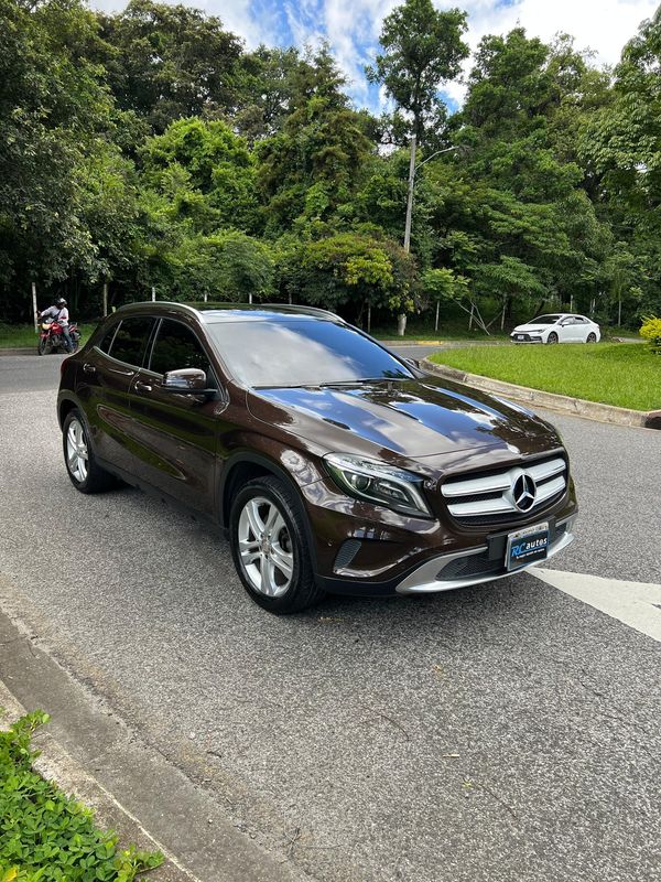 MERCEDES BENZ GLA 250, 4matic, 2015 LA VERSIÓN MÁS EQUIPADA