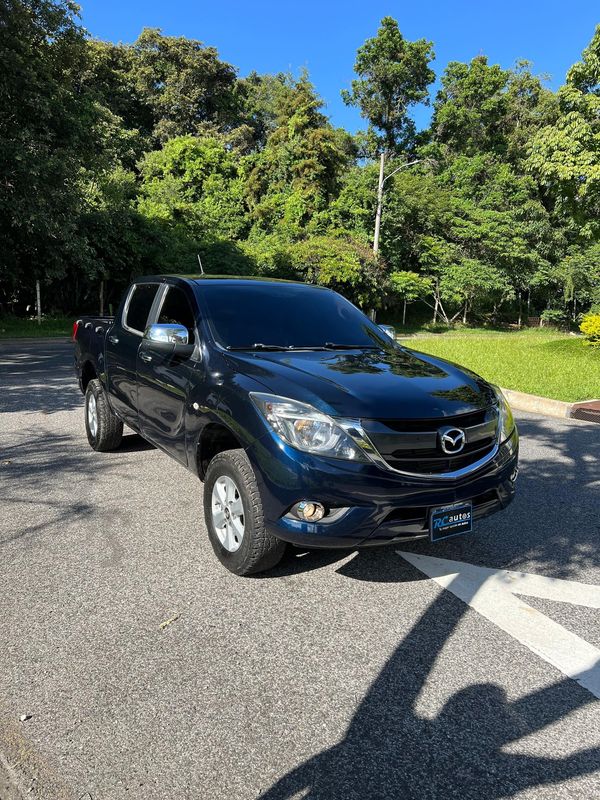 MAZDA BT50 MECÁNICO 4X4 MODELO 2022