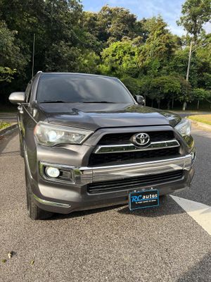 TOYOTA 4RUNNER SR5 4x4 PALANCA AL PISO MODELO 2011 AUTOMÁTICA