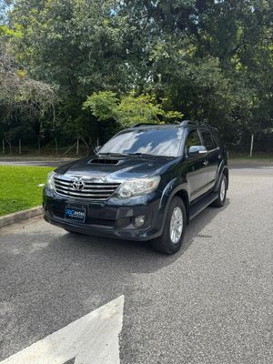 TOYOTA FORTUNER SRV 2013 DE TRES FILAS, MECANICA 4X4