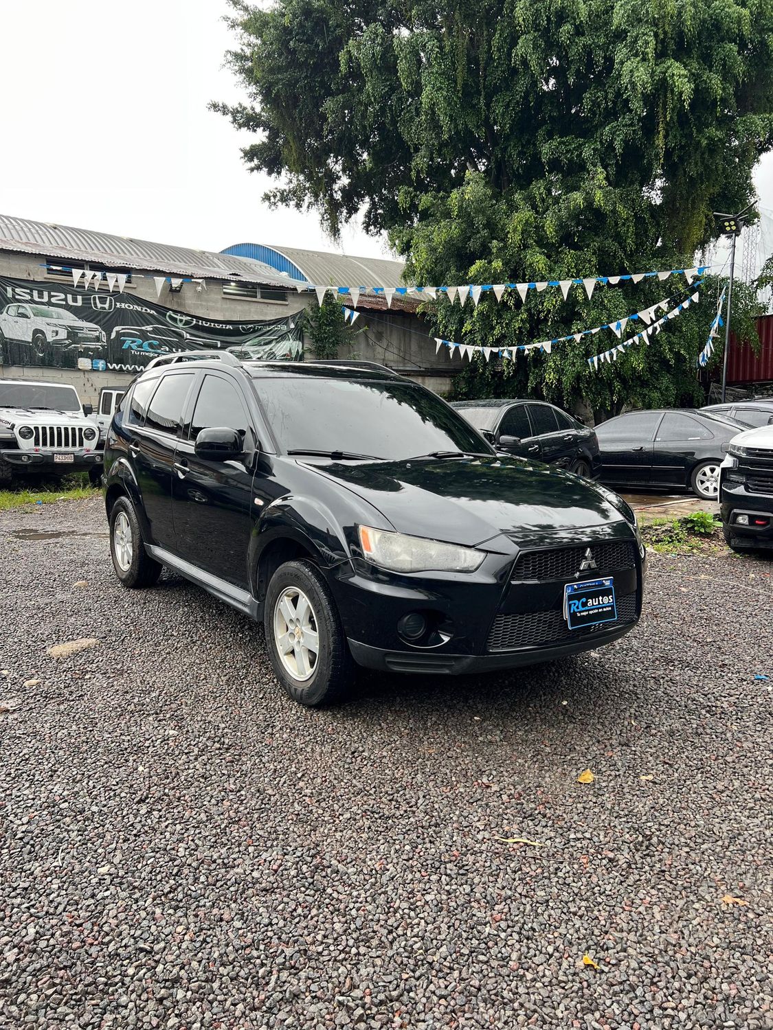 MITSUBISHI OUTLANDER ES MODELO 2011 DE 2 FILAS AUTOMÁTICA