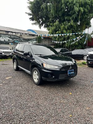 MITSUBISHI OUTLANDER ES MODELO 2011 DE 2 FILAS AUTOMÁTICA