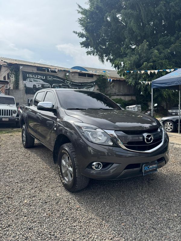 MAZDA BT50 4X4 DE AGENCIA MODELO 2020 DOBLE CABINA MECÁNICO