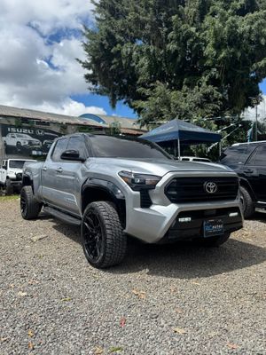 TOYOTA TACOMA SR5 2024 AUTOMÁTICO 4X4 DOBLE CABINA