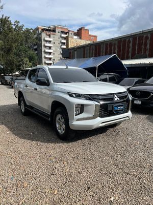 MITSUBISHI L200 GLS SPORTERO 4x4 MODELO 2024 AUTOMATICO DE AGENCIA