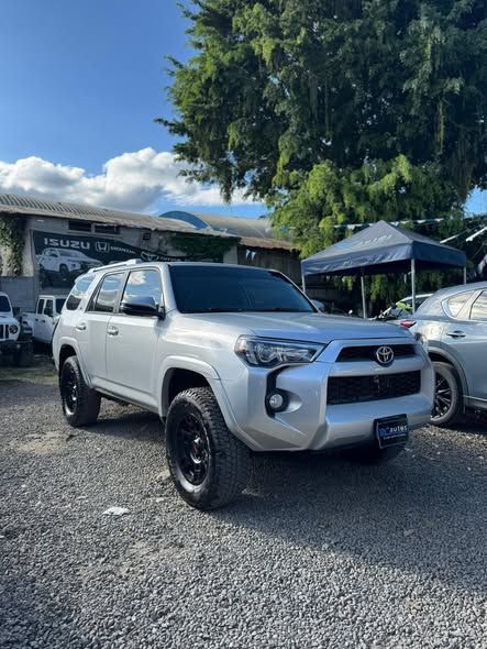 TOYOTA 4RUNNER MODELO 2018 AUTOMÁTICA