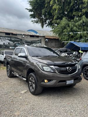 MAZDA BT50 4X4 DE AGENCIA MODELO 2016 DOBLE CABINA MECÁNICO