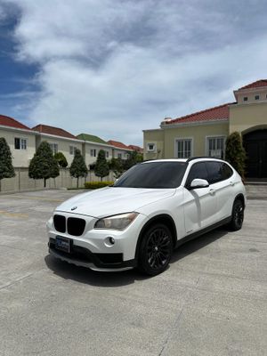 CAMIONETA BMW X1 AUTOMÁTICO MODELO 2015