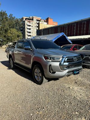 TOYOTA HILUX MODELO 2024 4x4 AUTOMATICO TOYOTA HILUX MODELO 2024 4x4 AUTOMATICO